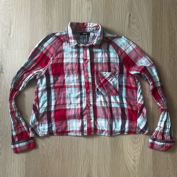UO Plaid Cropped Button Up - Picture 4 of 5
